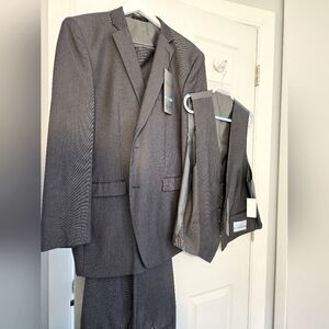 Perry Ellis 3-piece Slim fit suit
